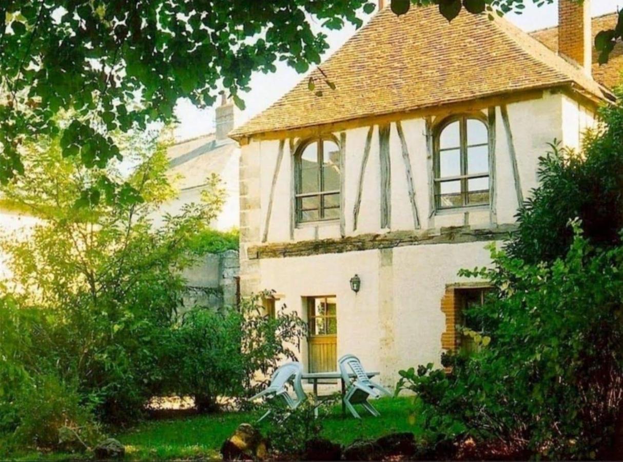 Aux Ecuries Du Signe Hotel Амбоаз Екстериор снимка