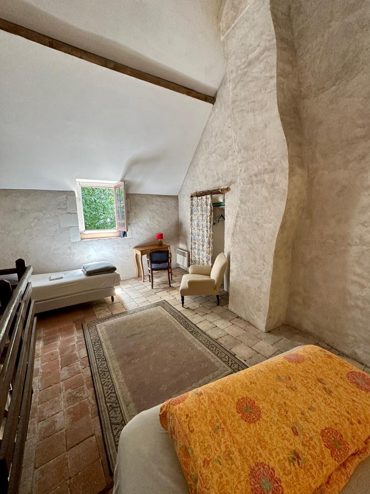 Aux Ecuries Du Signe Hotel Амбоаз Екстериор снимка